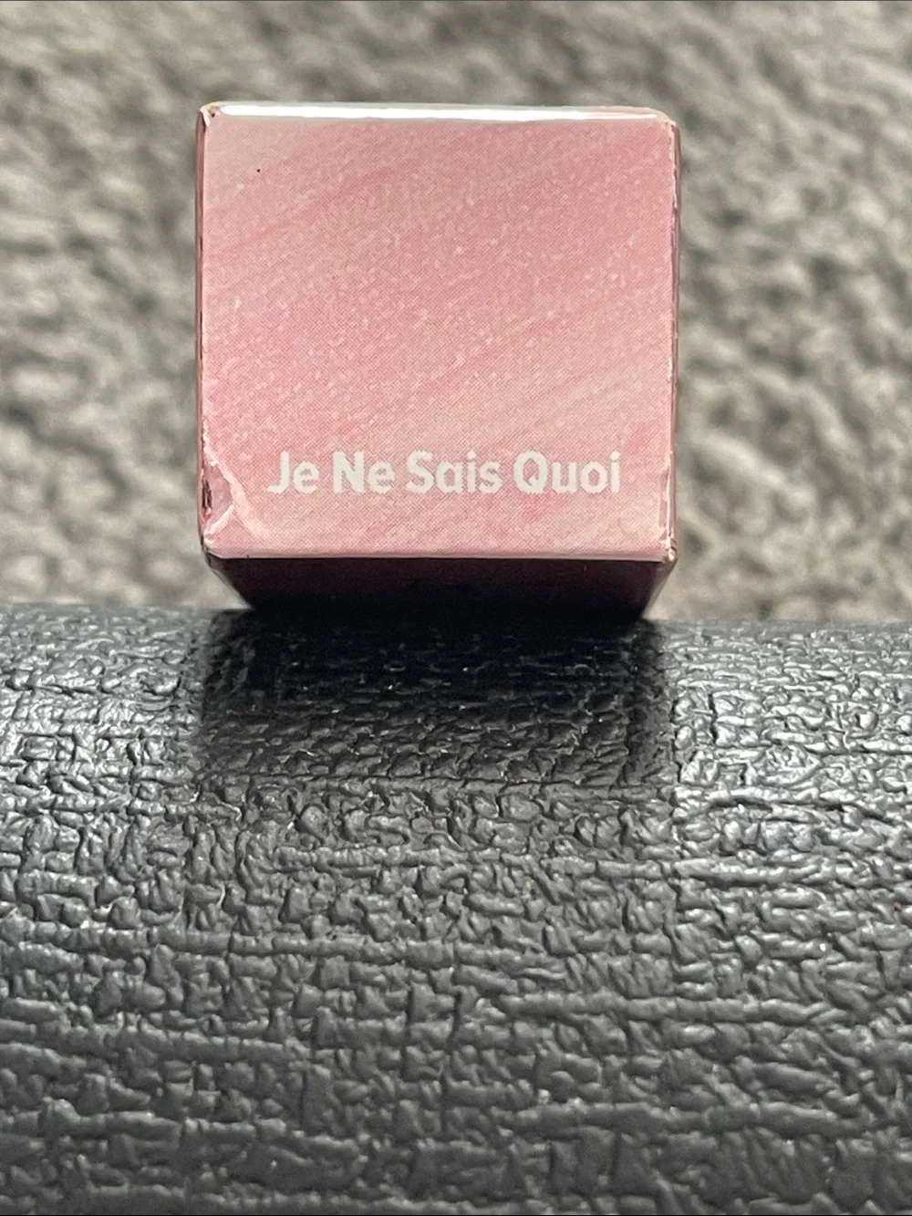 it cosmetics Vitality Lip Flush Hydrating Lipstick Balm — color JE NE SAIS QUAI
